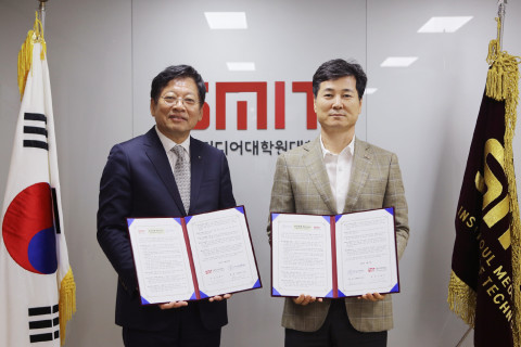 왼쪽부터 서울미디어대학원대학교 김광수 총장과 미국 캐롤라인대학 James Lee 총장이 9월 13일 박사과정 연계 업무협약을 체결하고 기념사진을 촬영하고 있다 왼쪽부터 서울미디어대학원대학교 김광수 총장과 미국 캐롤라인대학 James Lee 총장이 9월 13일 박사과정 연계 업무협약을 체결하고 기념사진을 촬영하고 있다